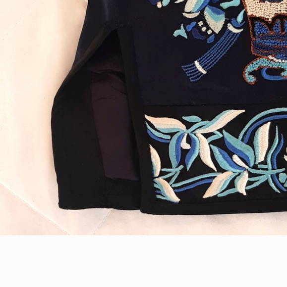 Ralph Lauren black label embroidered silk skirt. Size 2 - Picture 4 of 6